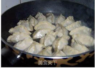 韭菜锅贴的做法步骤:11
