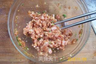 《葱烤鲫鱼焖肉蓉》的做法步骤:2
