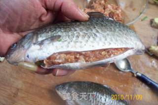 《葱烤鲫鱼焖肉蓉》的做法步骤:4