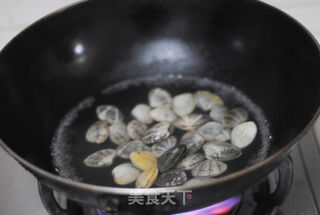 【蛤蜊蒸蛋】鲜美嫩滑蒸出来的做法步骤:2
