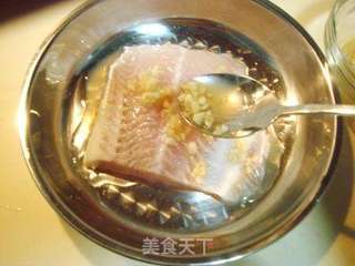 开胃前菜“生煎黑椒鱼柳”的做法步骤:5