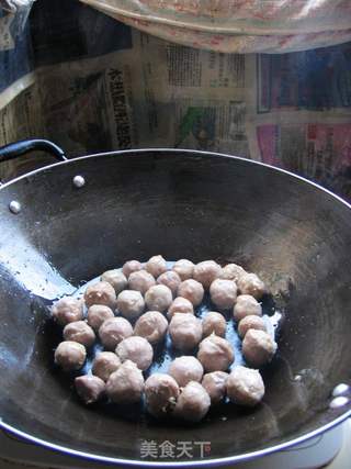 牛肉丸炒香芹的做法步骤：1