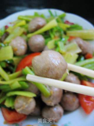 牛肉丸炒香芹的做法步骤：6