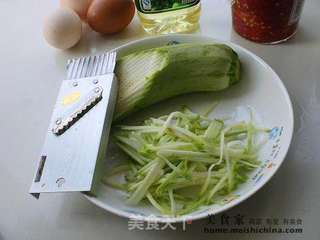 西葫剁椒摊蛋饼的做法步骤:2