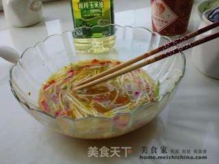 西葫剁椒摊蛋饼的做法步骤:3