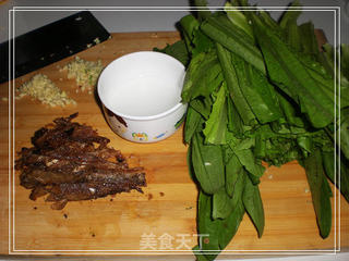 豆豉鲮鱼油麦菜的做法步骤:2