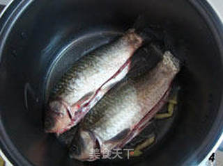暖乎乎的鲫鱼西洋菜汤泡饭的做法步骤:4