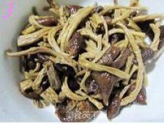 老鸭炖茶树菇的做法步骤:3