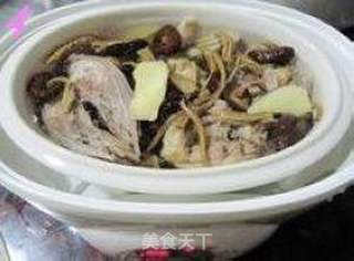 老鸭炖茶树菇的做法步骤:4