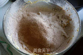 冬日补充能量的----巧克力纸杯蛋糕的做法步骤:7