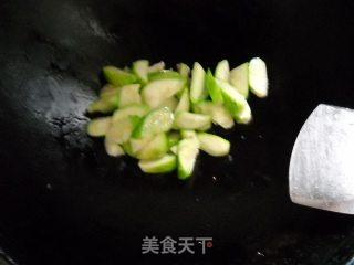 毛豆炒丝瓜的做法步骤:3
