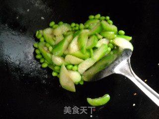 毛豆炒丝瓜的做法步骤：4