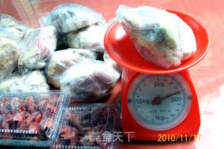 《芝麻脆香嫩乳鸽》又名《麻辣芝麻炸乳鸽》的做法步骤：1