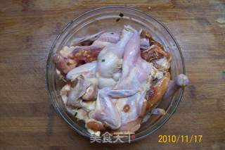 《芝麻脆香嫩乳鸽》又名《麻辣芝麻炸乳鸽》的做法步骤：5