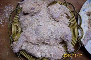 《芝麻脆香嫩乳鸽》又名《麻辣芝麻炸乳鸽》的做法步骤：9