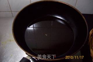 《芝麻脆香嫩乳鸽》又名《麻辣芝麻炸乳鸽》的做法步骤：10