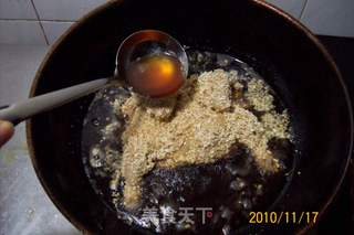 《芝麻脆香嫩乳鸽》又名《麻辣芝麻炸乳鸽》的做法步骤：12