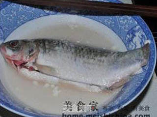 鲫鱼粉丝豆腐的做法步骤:8
