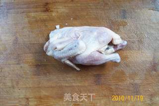 【秋冬绿盾】---《蒜香鲜贝炒乳鸽》的做法步骤：1