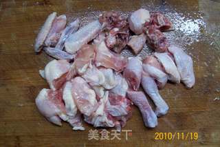 【秋冬绿盾】---《蒜香鲜贝炒乳鸽》的做法步骤：2