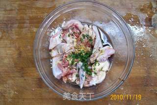 【秋冬绿盾】---《蒜香鲜贝炒乳鸽》的做法步骤：3