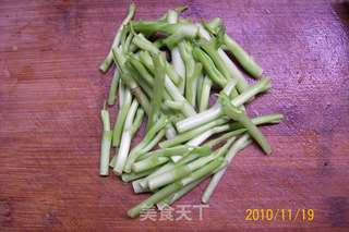 【秋冬绿盾】---《蒜香鲜贝炒乳鸽》的做法步骤：6