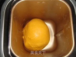 南瓜豆沙餐包的做法步骤：1