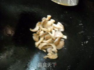 姬菇烧豆腐的做法步骤：3
