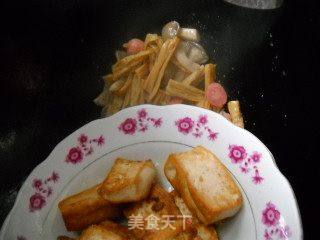 姬菇烧豆腐的做法步骤：5