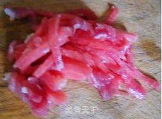 肉丝炒榨菜的做法步骤：1