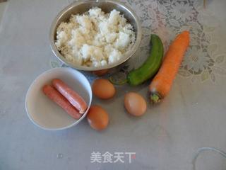 烤肠蛋炒饭的做法步骤：1