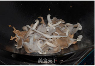 草菇肉片的做法步骤：7