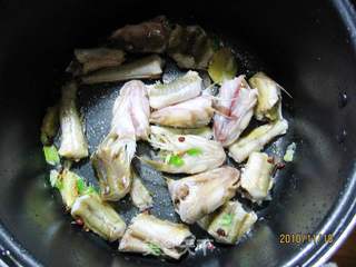 狗鱼炖豆腐的做法步骤:6