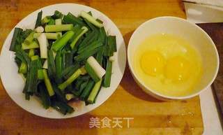 蒜苗炒鸡蛋的做法步骤：1