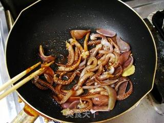 青椒鱿鱼的做法步骤:3