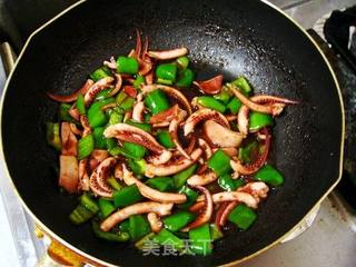 青椒鱿鱼的做法步骤:5