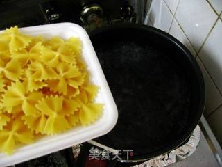 鲔鱼蝴蝶面的做法步骤:2