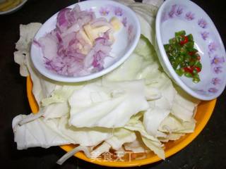 手撕辣包菜的做法步骤：1