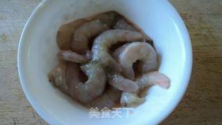 鲜虾炒韭菜花的做法步骤：2