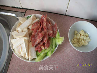腊肠杏鲍菇的做法步骤：1