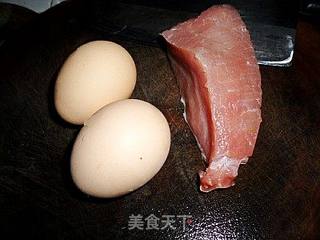 营养早餐：肉饼蛋汤的做法步骤：1