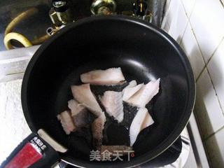 鱼骨大酱汤的做法步骤：2