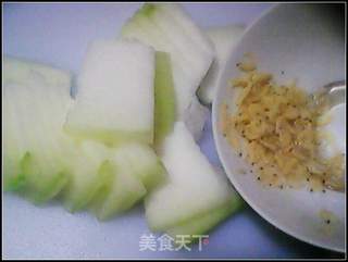 虾皮鱼丸冬瓜汤的做法步骤:2