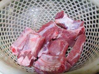 黑椒蒜蓉烤排骨的做法步骤：1