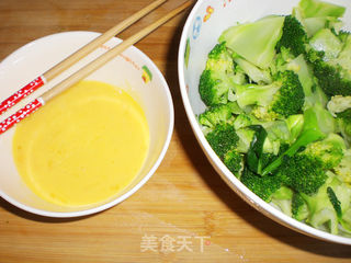 芥末西兰花拌蛋皮儿的做法步骤：4