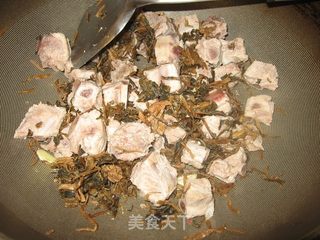 [菜谱换礼]梅干菜烧排骨的做法步骤：5