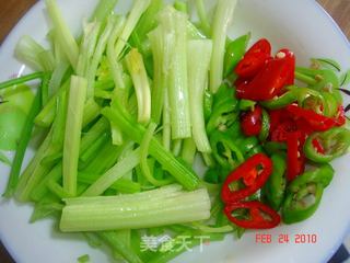 泡椒香芹烧魔芋的做法步骤：6