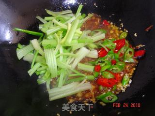 泡椒香芹烧魔芋的做法步骤：9