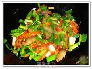 蒜苗炒腊肉的做法步骤:12