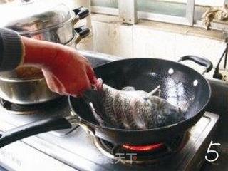 红烧罗非鱼的做法步骤:5